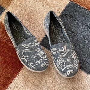 Cloudwalkers by Avenue, Gray with Ivory Embroidery Slip-On Shoes, Kirstie 11W